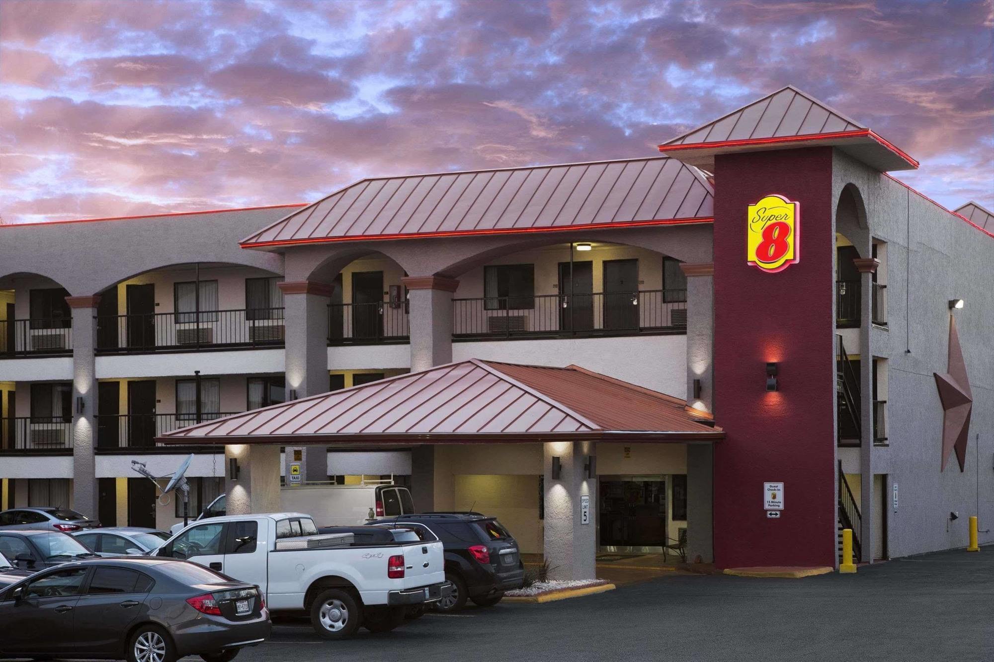 Super 8 By Wyndham Austin University/Downtown Area Eksteriør billede